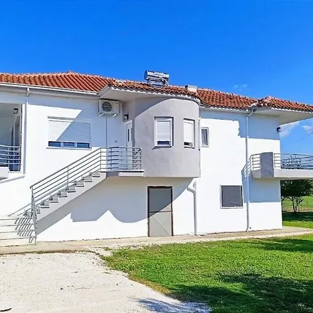 Themis Family Hideaway Трикала